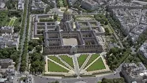 DES RACINES & DES AILES - PARIS, DE PLACE EN PLACE